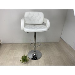 Барный стул с подлокотниками, белый (каретная стяжка, с небольшими эстетическими дефектами)